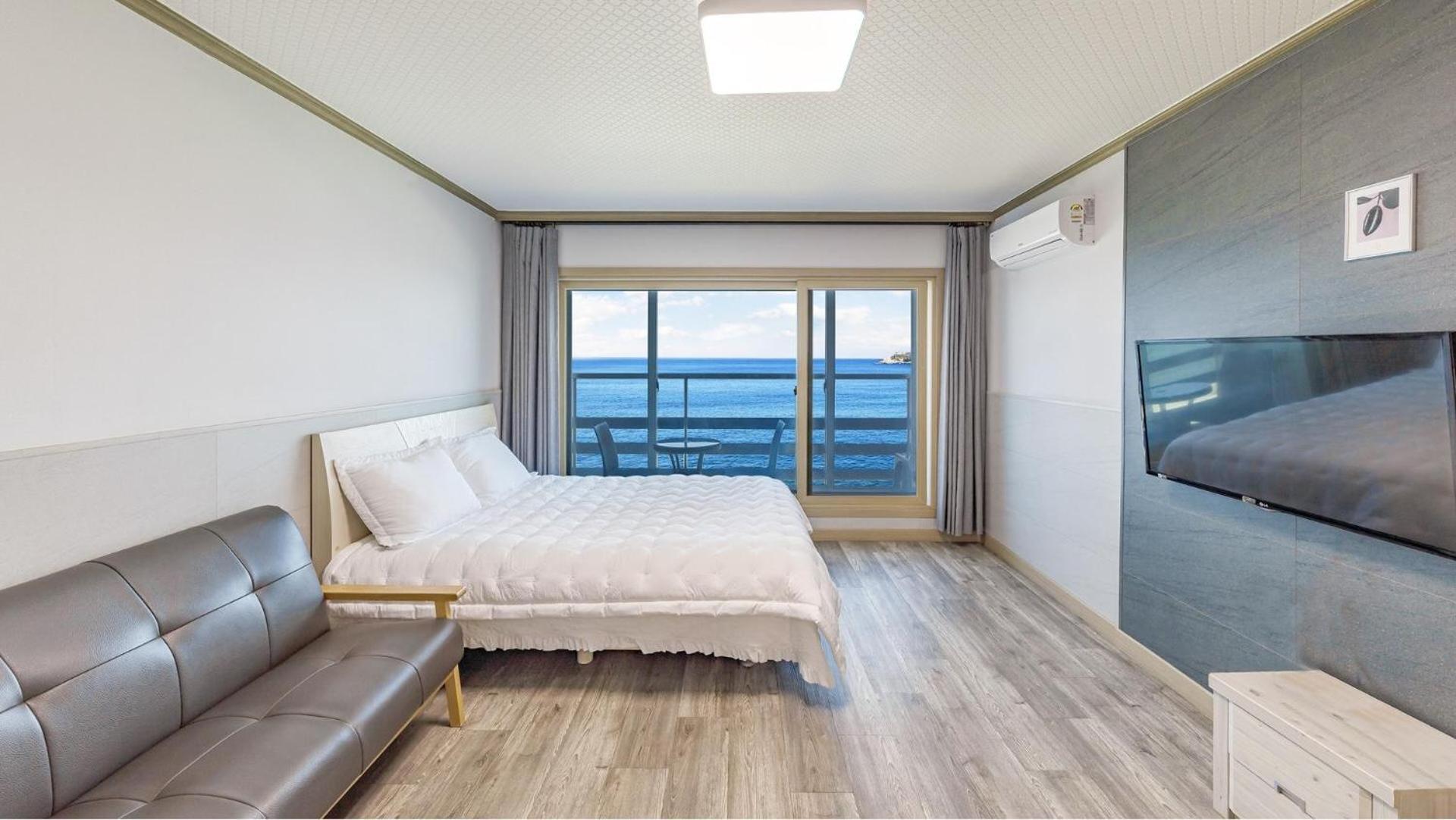 Sokcho Bird Island Pension Екстер'єр фото